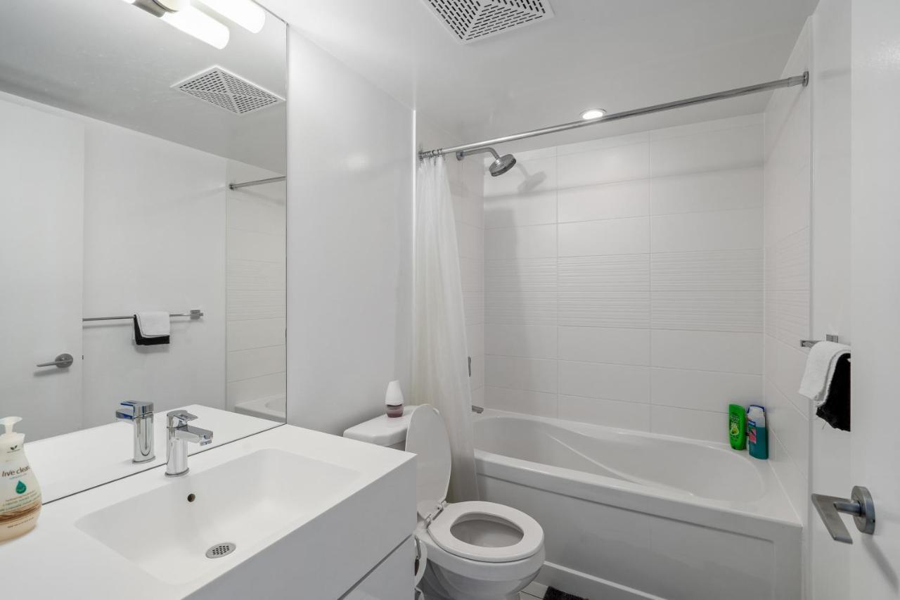 Family Oriented Downtown Toronto 2Bdrm Condo With Parking & Office Space Exterior photo