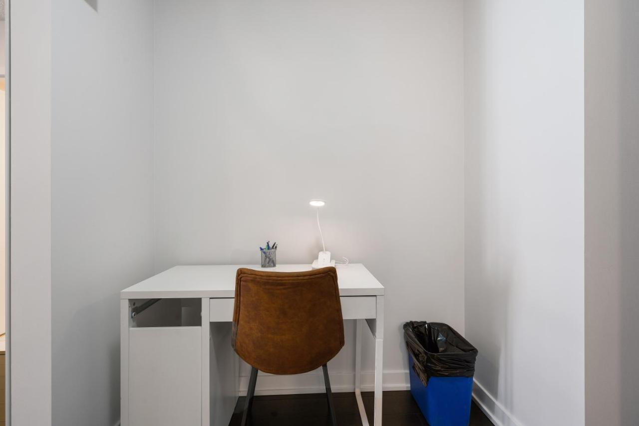 Family Oriented Downtown Toronto 2Bdrm Condo With Parking & Office Space Exterior photo