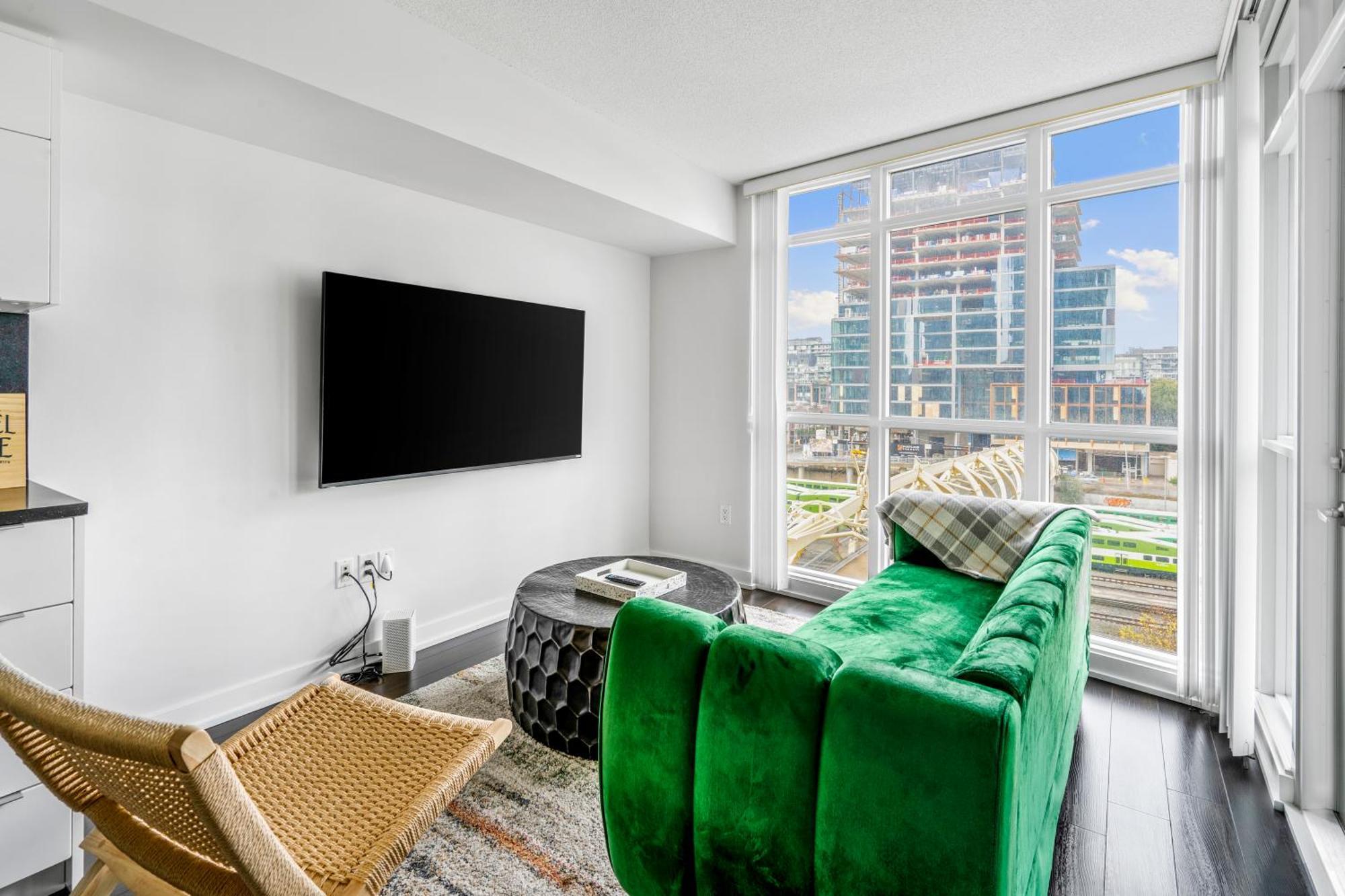 Family Oriented Downtown Toronto 2Bdrm Condo With Parking & Office Space Exterior photo