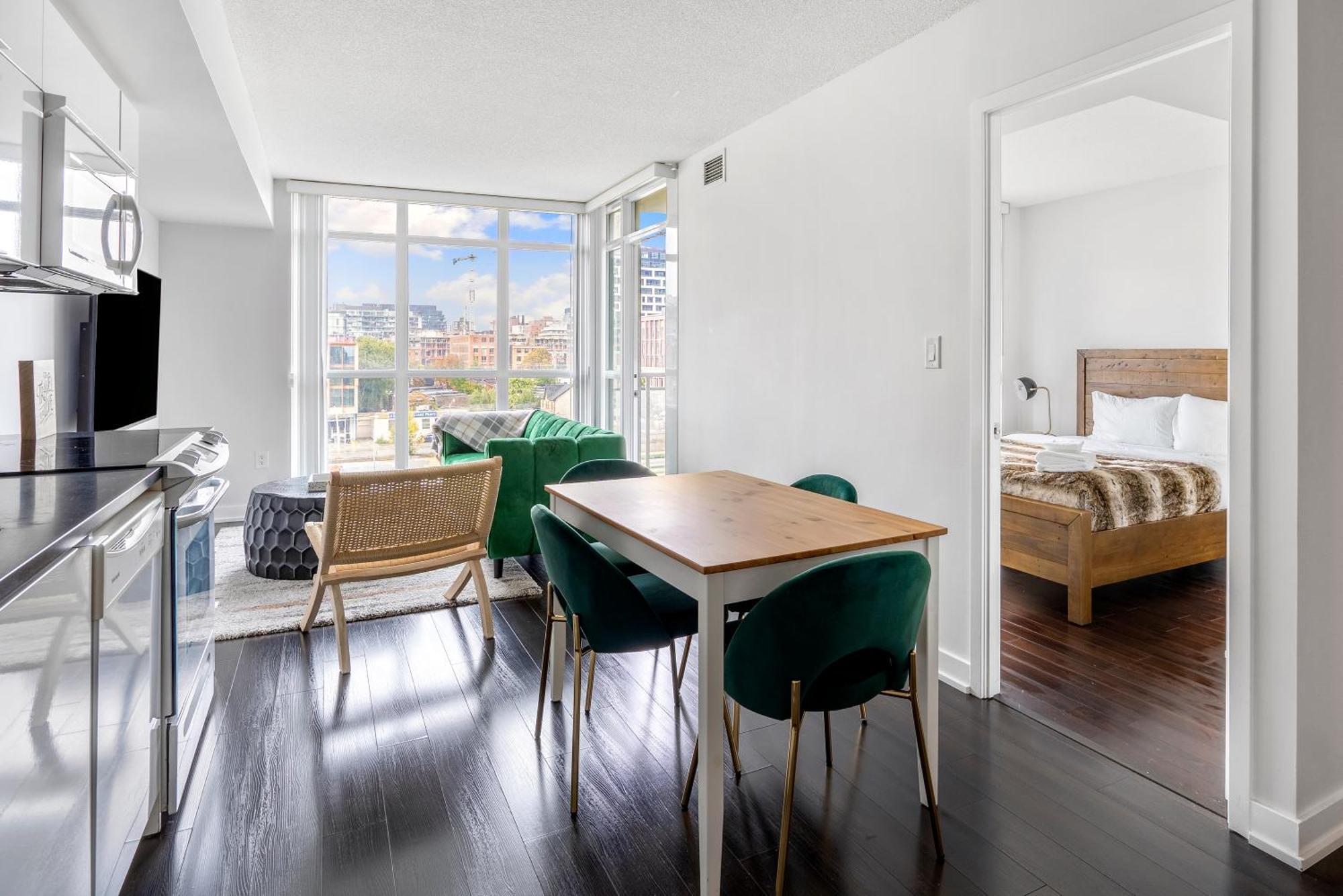 Family Oriented Downtown Toronto 2Bdrm Condo With Parking & Office Space Exterior photo